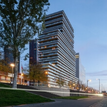The Terraced Tower op de Boompjes boulevard naast de Nieuwe Maas in wijnhaveneiland