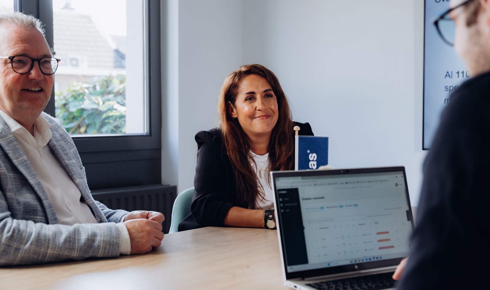 Midglas collega's tijdens een meeting