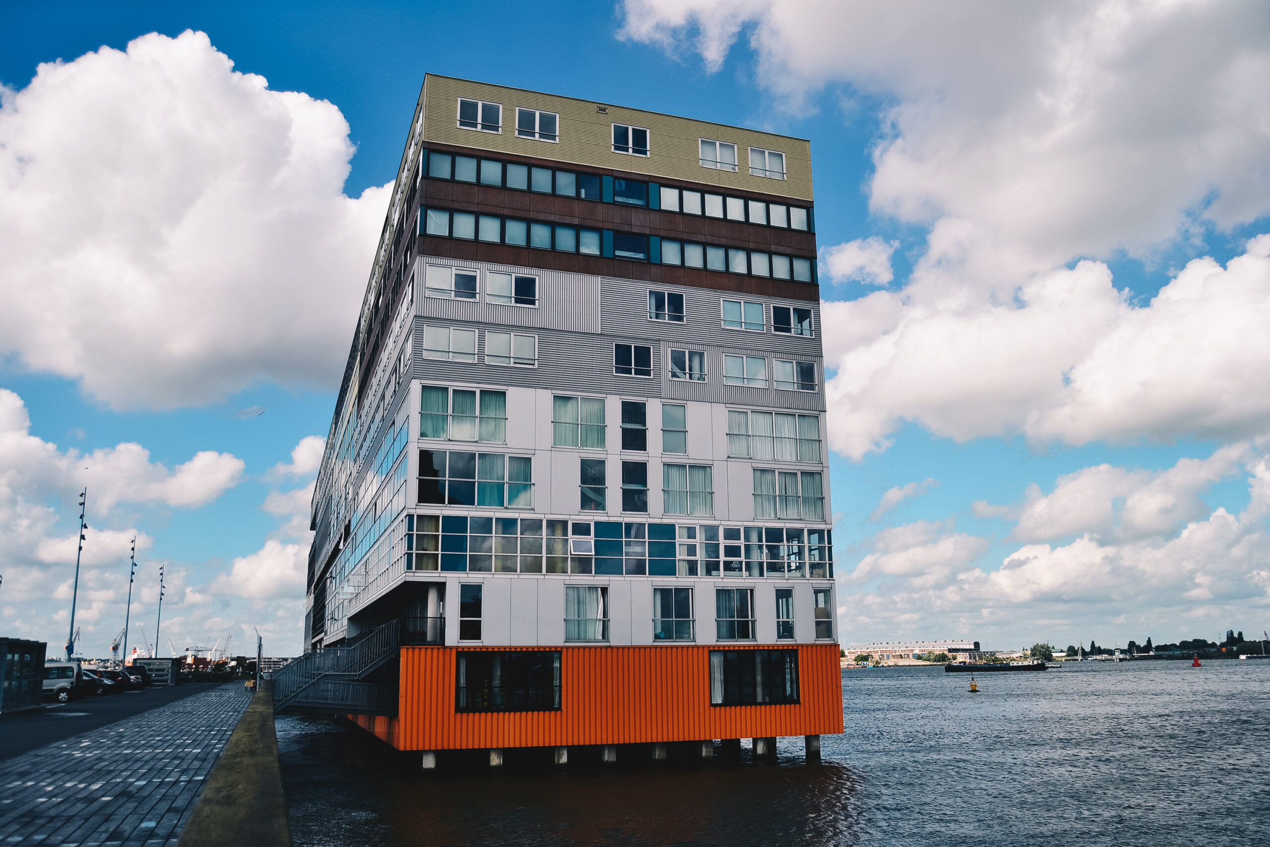 Glasherstel Silodam Amsterdam – ruit vervangen met kraan vanaf ponton