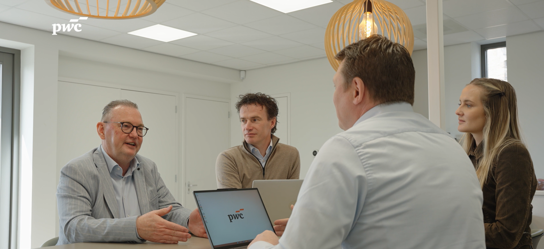 PwC en Midglas aan tafel om IT-transformatie te bespreken